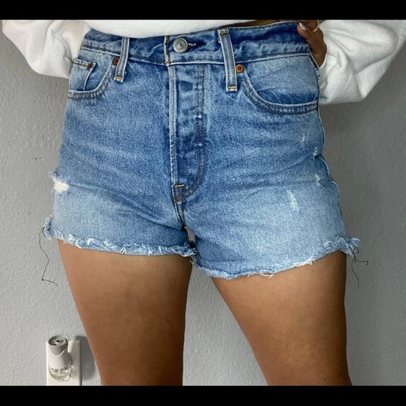 Levi’s denim shorts - Picture 4 of 4